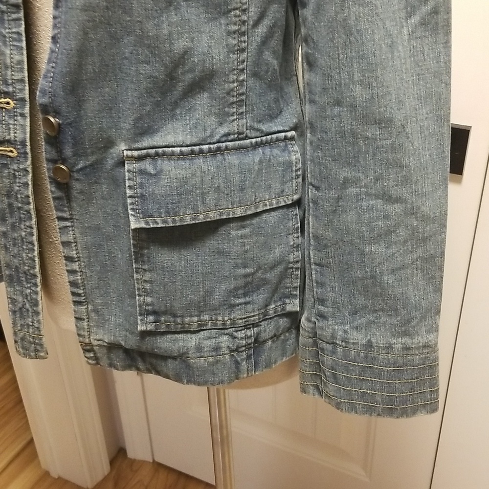 i.e. Denim Jacket Fitted Shoulder Detail Yoked Back And Double Button Front Med - Picture 4 of 11